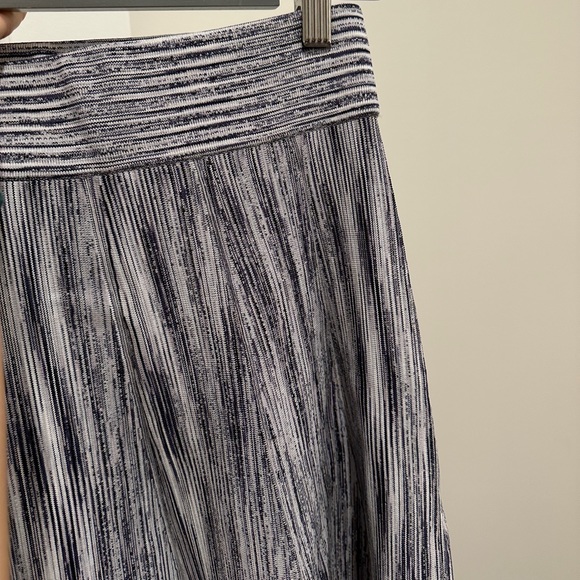 Club Monaco Knit A-Line Skirt XS - Picture 3 of 5